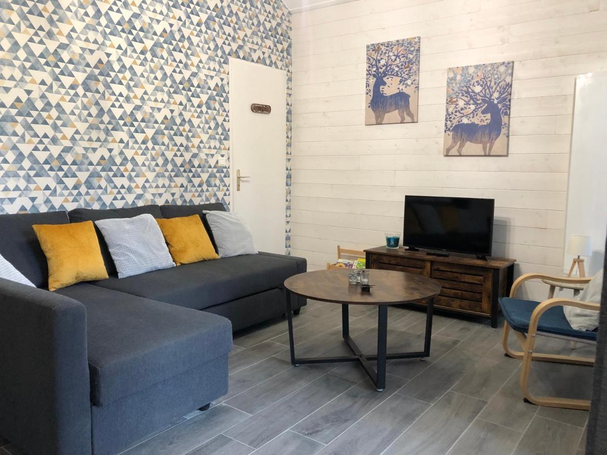 Holiday home Dans Domaine Prive *